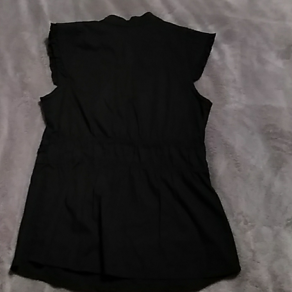 Cute top - Picture 2 of 3